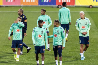 Sem Neymar e Marquinhos, Brasil realiza seu primeiro treino na preparação para a Copa