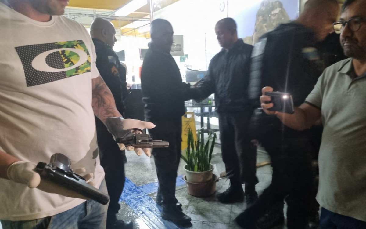 Armas s&atilde;o apreendidas com suspeitos de assassinatos