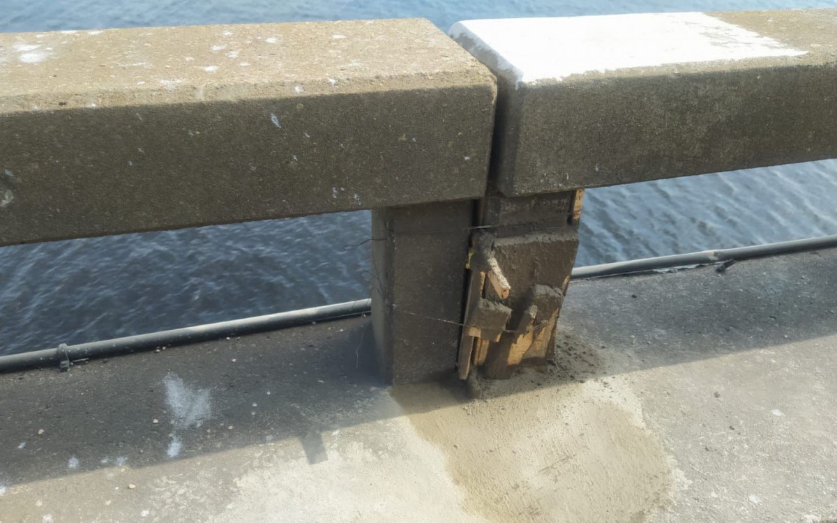 Reparo feito pela EcoPonte em guarda-corpo após local ser atingido por navio