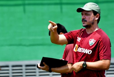 Sem Jorge, Diniz volta a ter dor de cabeça com a lateral do Fluminense; veja as opções
