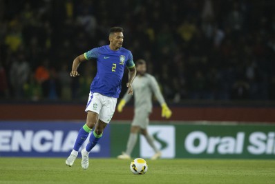 Danilo rasga elogios a Daniel Alves: 'Exemplo de liderança e motivação'