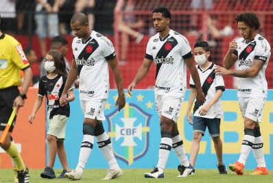 Miranda comemora retorno aos gramados e projeta 2023 no Vasco: 'Trabalhando para ser o meu ano'