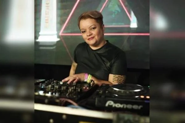 DJ morre ap&oacute;s cair de trio el&eacute;trico em Parada LGBTQIA+
