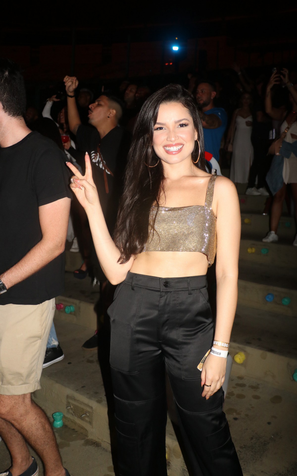 Juliette Freire curte show da banda Sorriso Maroto no Maracan&atilde;