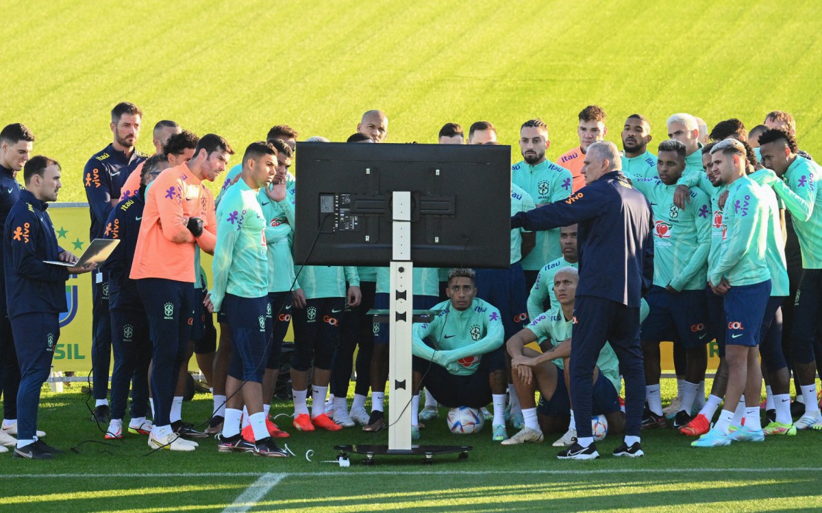 Brazil's coach Tite (Front R) gathers players and staff around a television screen during a training session on November 16, 2022 at the Continassa training ground in Turin, as part of Brazil's preparation ahead of the Qatar 2022 World Cup.