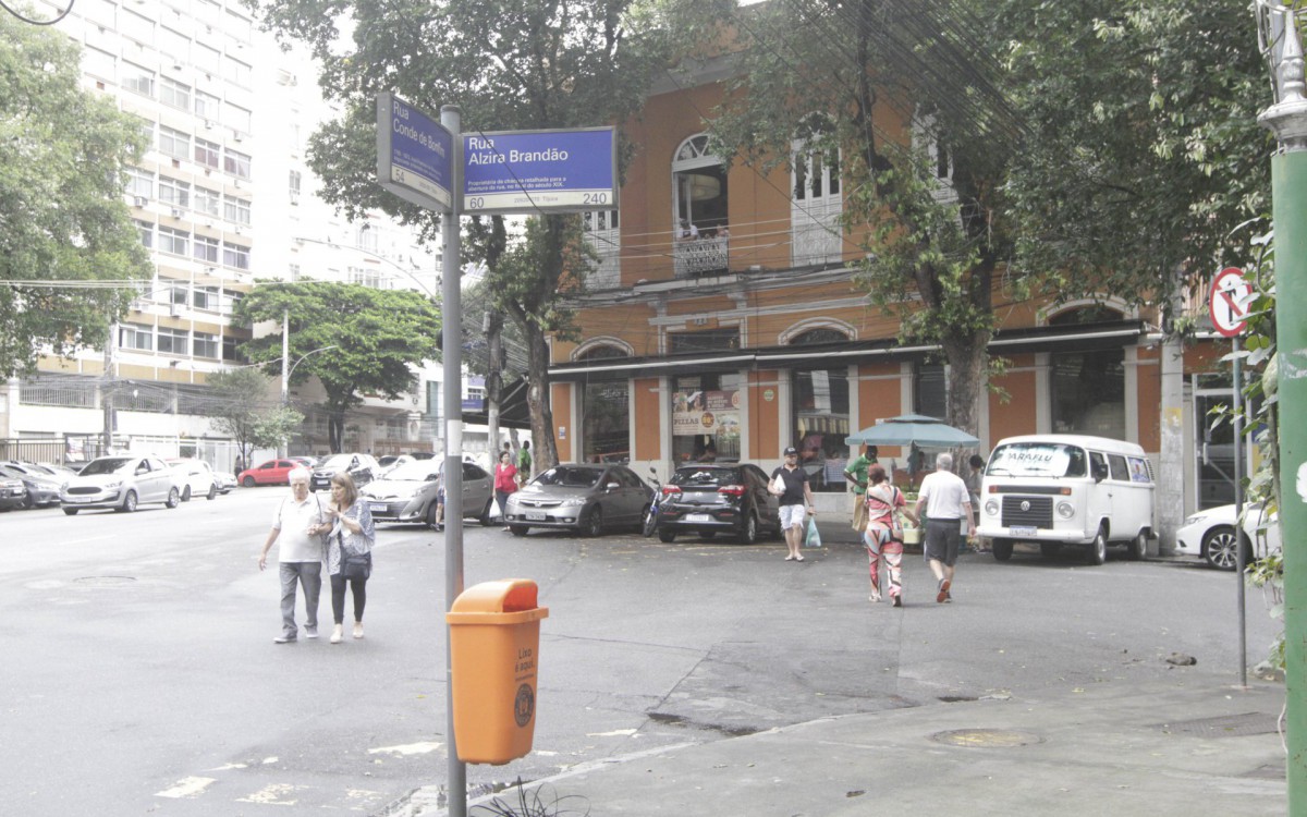 Rua Alzira Brand&atilde;o na Tijuca.  - Marcos Porto/Agencia O Dia