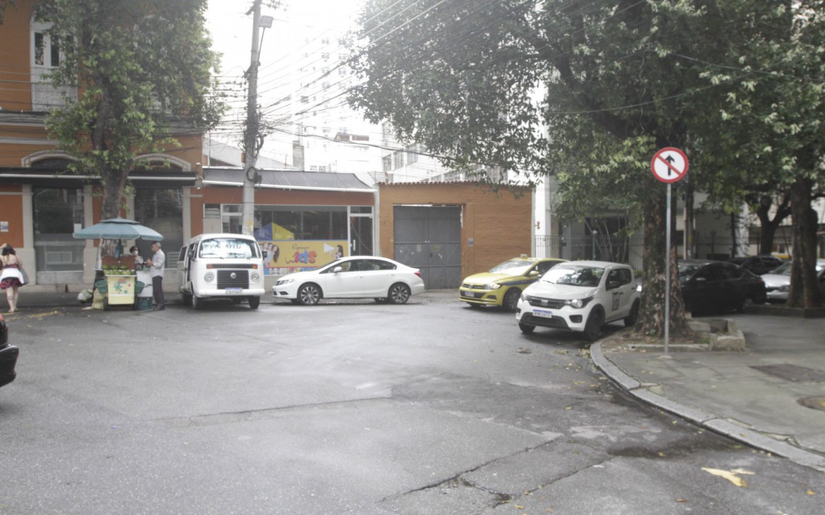 Esquina das ruas Alzira Brandão com Conde de Bonfim, na Tijuca, local onde era realizado o Alzirão, não foi decorada neste ano