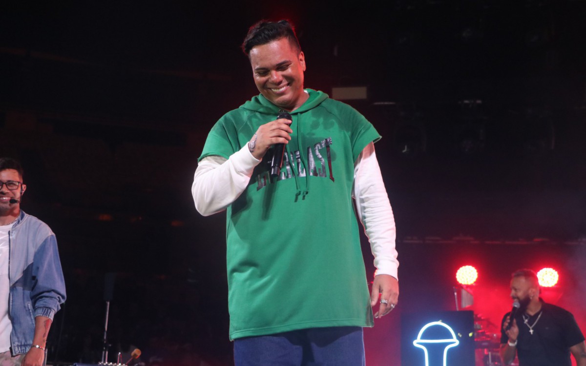 Bruno Cardoso, vocalista da banda Sorriso Maroto, se apresenta no Maracan&atilde;