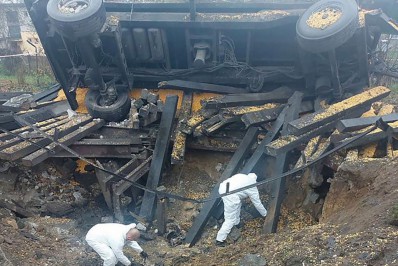 Cidade ucraniana de Bakhmut está 'praticamente cercada', afirma o grupo paramilitar Wagner