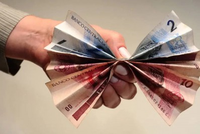 Demanda por crédito cai 10,2% em fevereiro, puxada por MPEs, diz Serasa