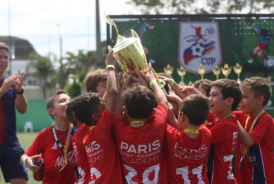 Zé Roberto e Thiago Coimbra premiam campeões da Zico 10 Cup Brasil