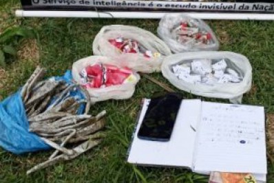 Menor é apreendido com carga de drogas em Araruama