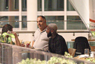 Gerson se reúne com dirigentes do Flamengo em restaurante no Rio de Janeiro