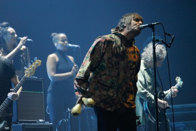 Torcedor ilustre do City, Liam Gallagher critica a Premier League: 'Investigue todos, seu chuveiro de m***'