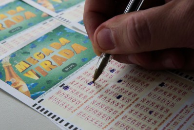 Confira os números sorteados na Mega-Sena; Prêmio é de R$ 100 milhões