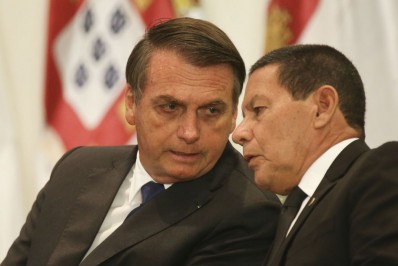 Bolsonaro segue recluso e encarrega Mourão para cerimônia com embaixadores
