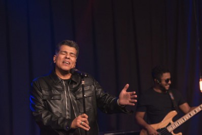 Maurício Mattar e Orquestra Vibrart levam sucessos das novelas ao Teatro João Caetano