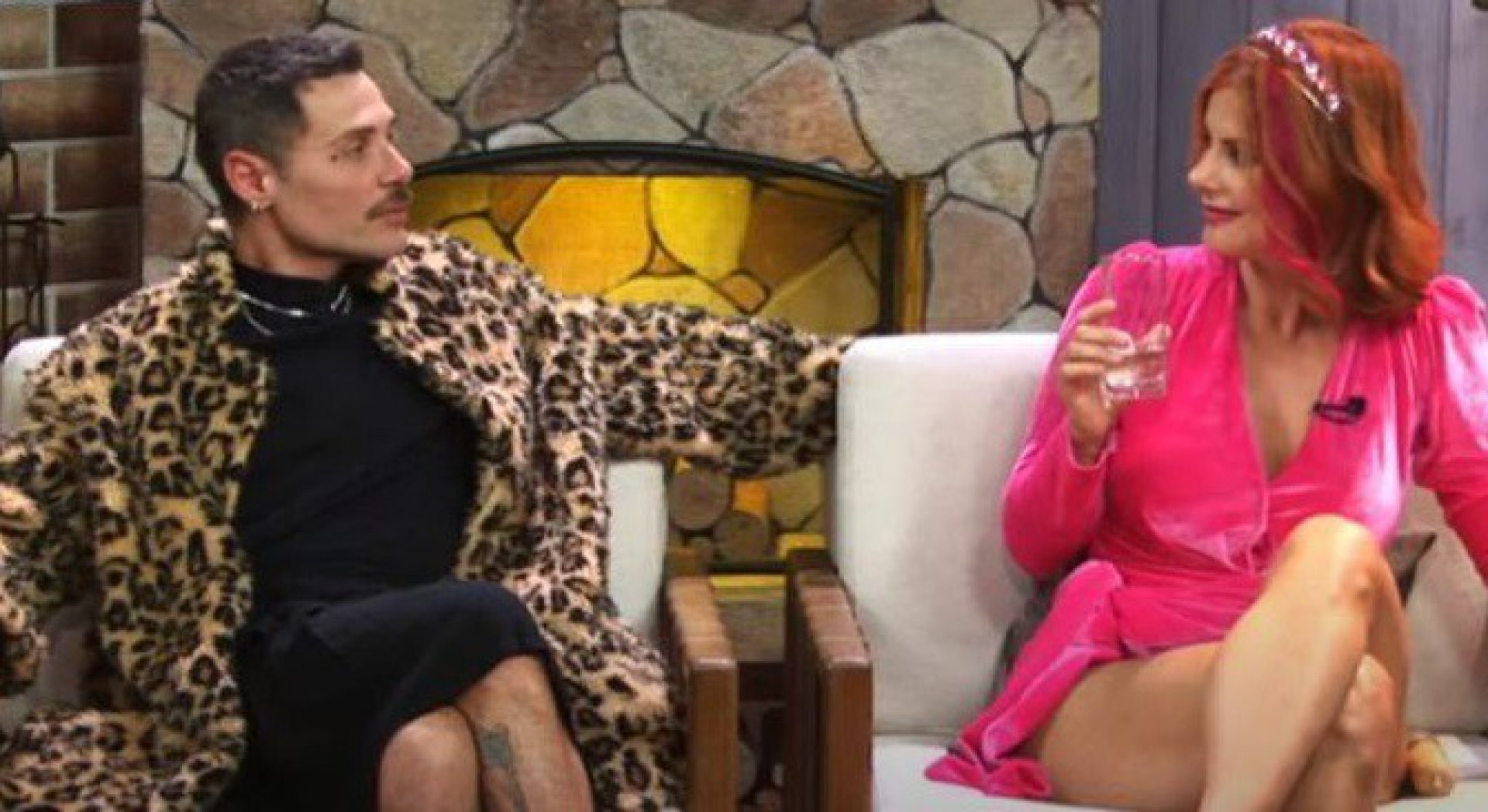 Alex Gallete e Deborah Albuquerque trocaram farpas fora do reality show  - Reprodução/Youtube 