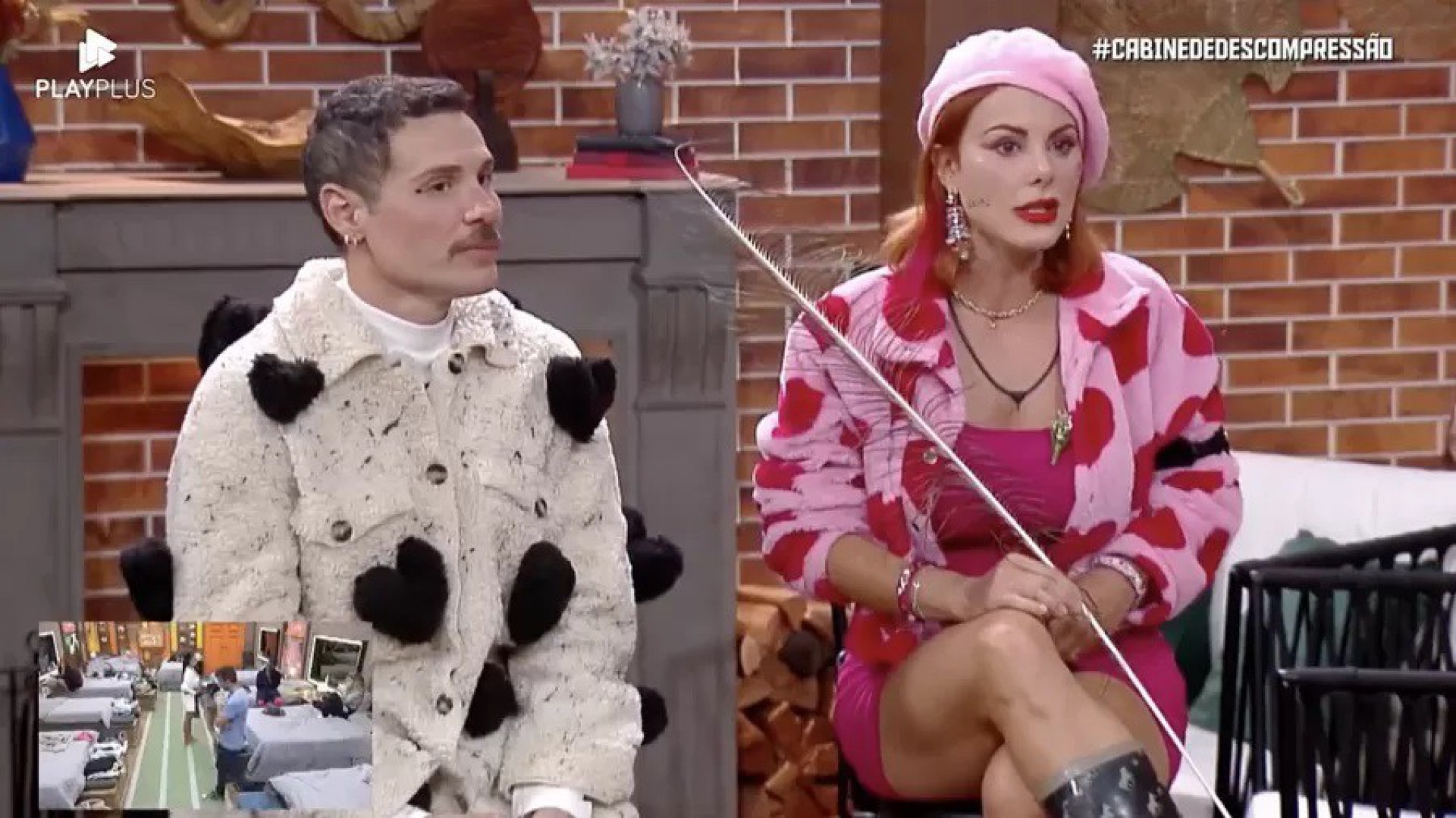 Alex Gallete e Deborah Albuquerque trocaram farpas fora do reality show  - Reprodução/Playplus