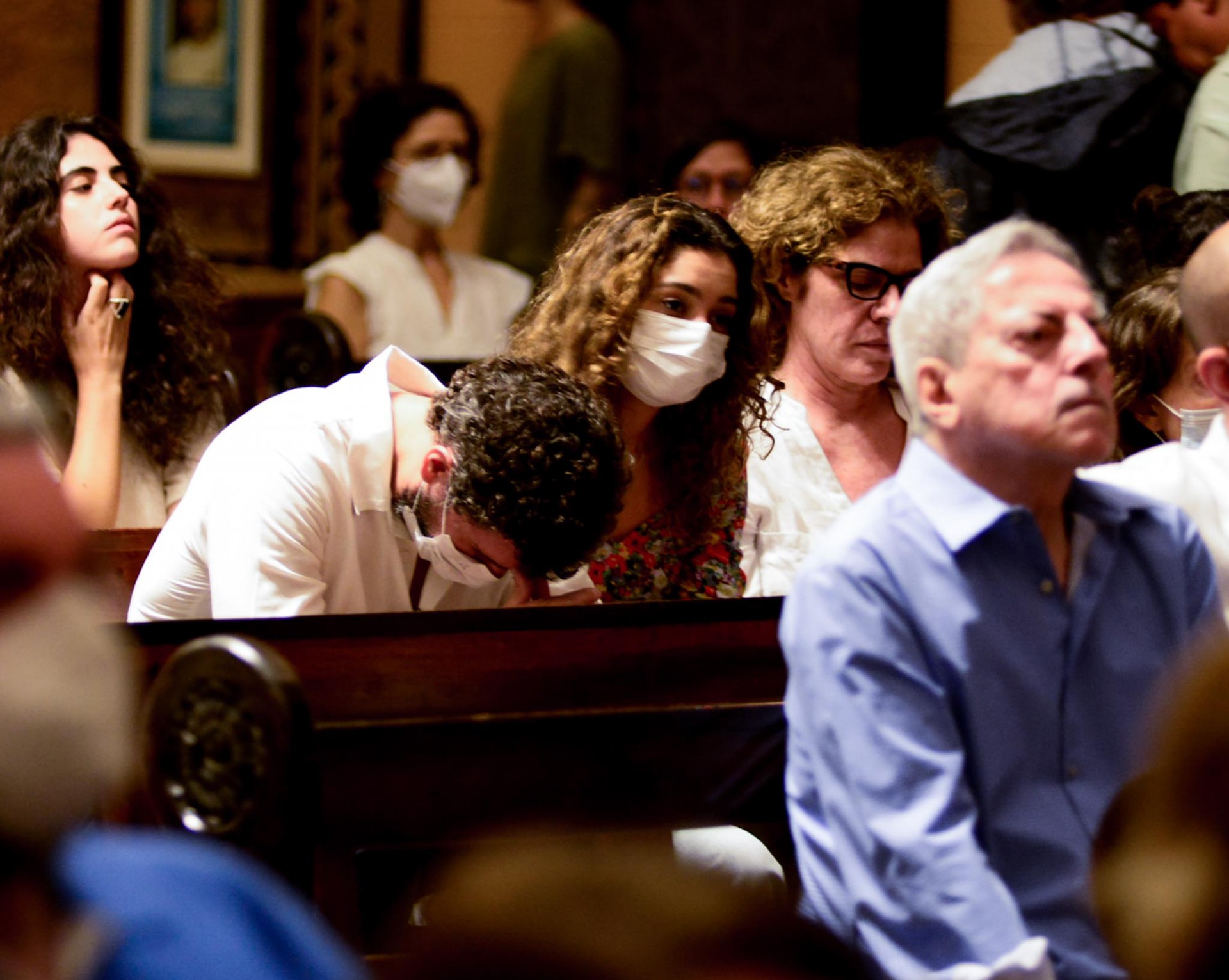 Amigos e familiares comparecem à Missa de Sétimo Dia da cantora Gal Costa, na Igreja Nossa Senhora da Paz, em Ipanema, na Zona Sul do Rio, na noite desta terça-feira - Webert Belício / Ag. News