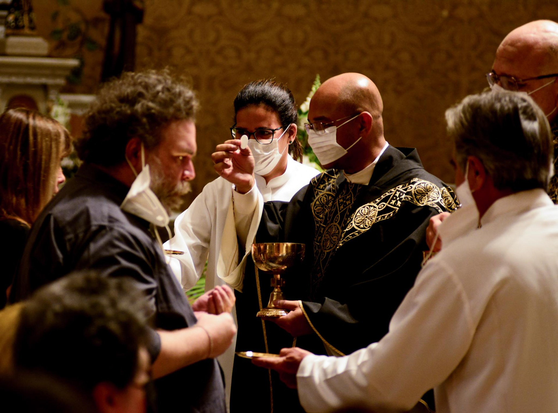 Amigos e familiares comparecem à Missa de Sétimo Dia da cantora Gal Costa, na Igreja Nossa Senhora da Paz, em Ipanema, na Zona Sul do Rio, na noite desta terça-feira - Webert Belício / Ag. News