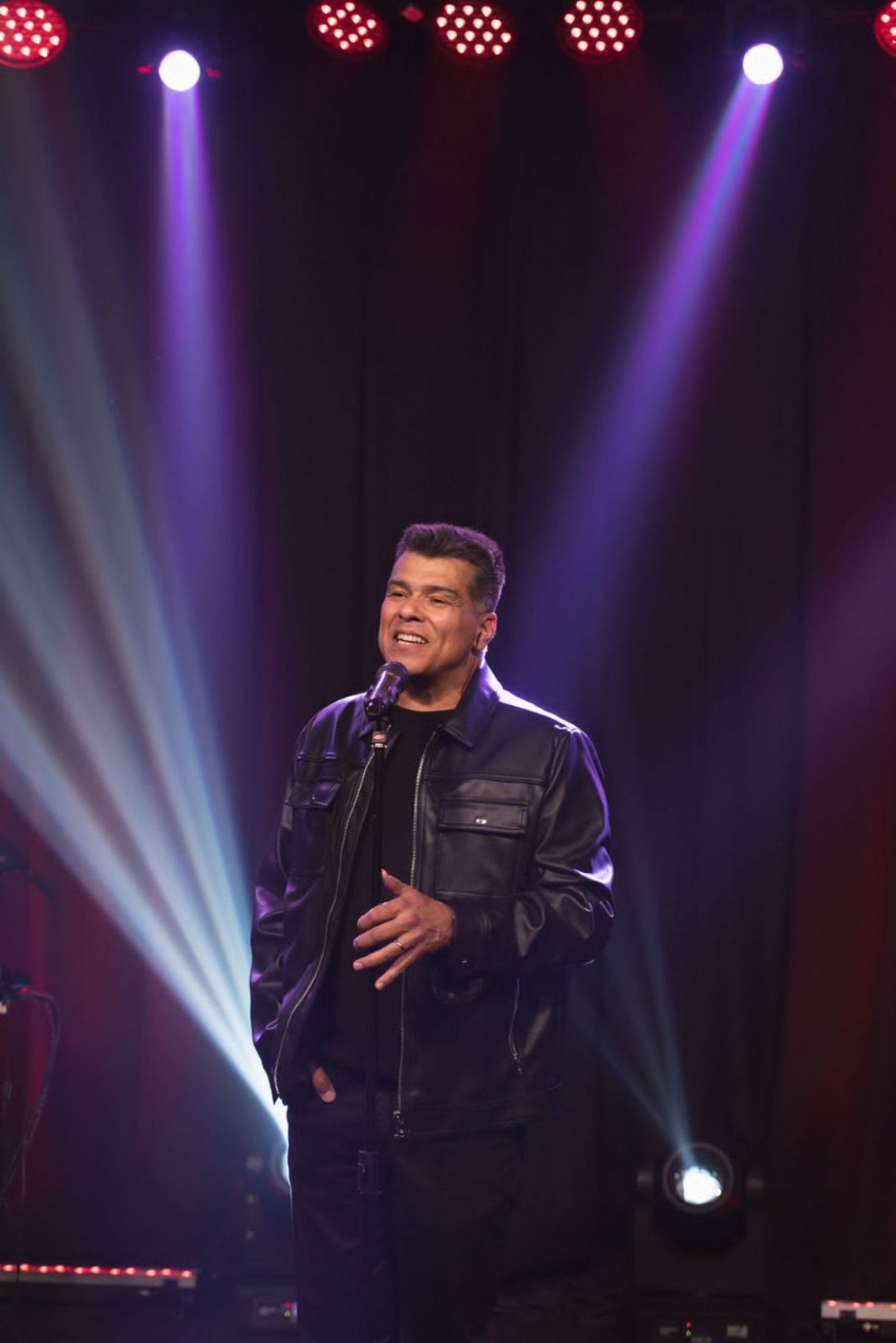 Maur&iacute;cio Mattar se apresenta no Teatro Jo&atilde;o Caetano nesta quinta-feira