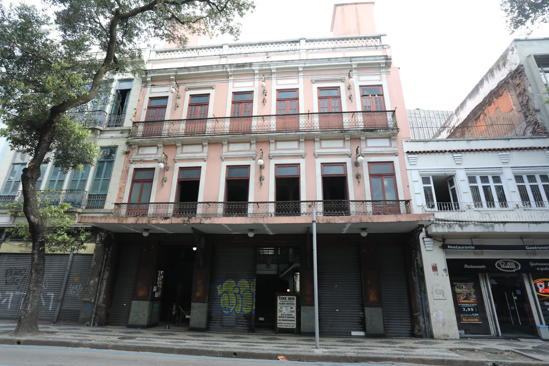 DOMINICAL ESPECIAL - Rua da Carioca pede socorro. Fotos: Pedro Ivo/ Agência O Dia - Pedro Ivo/Agencia O Dia