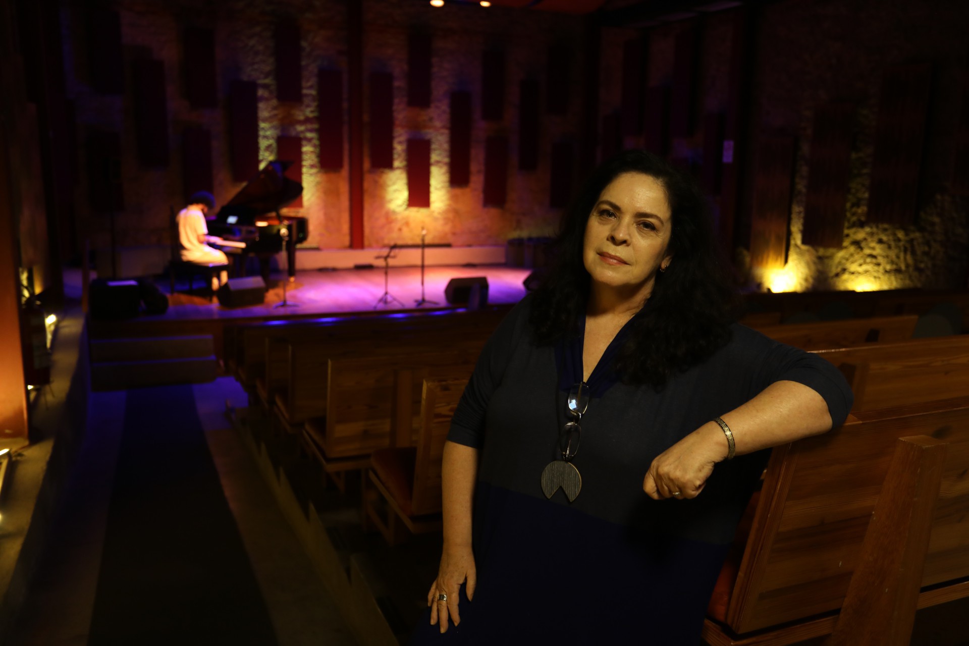 Luciana Rabello, diretora da Casa do Choro, lamenta o abandono do local - Pedro Ivo / Ag&ecirc;ncia O Dia