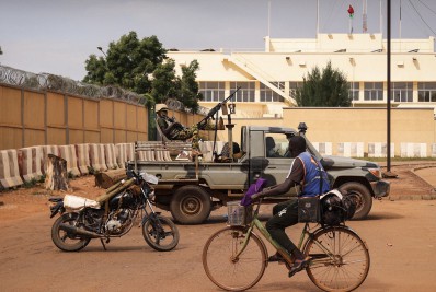 População morre de fome em cidade de Burkina Faso bloqueada por extremistas