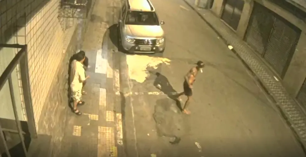 Assaltante abocanha dedo de vítima para roubar aliança