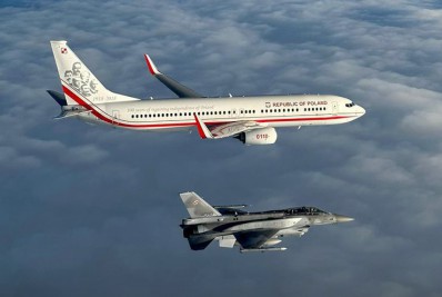 Avião com delegação da seleção polonesa é escoltado por caças até a fronteira do país; veja o vídeo