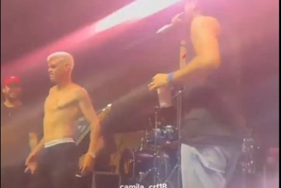 Vídeo: lateral do Flamengo, Ayrton Lucas viraliza ao aparecer dançando em festa