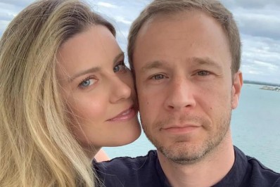 Daiana Garbin e Tiago Leifert celebram 10 anos de casamento: 'Amo você'