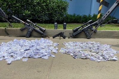 Três homens ficam feridos em confronto com policiais em São Gonçalo