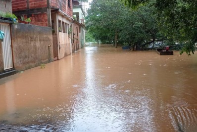Chuva dá um tempo e nível do Itabapoana começa a diminuir, mas Defesa Civil mantém prontidão