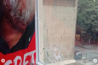 Polícia investiga de onde partiu tiro que atingiu janela com imagem de Lula no Flamengo