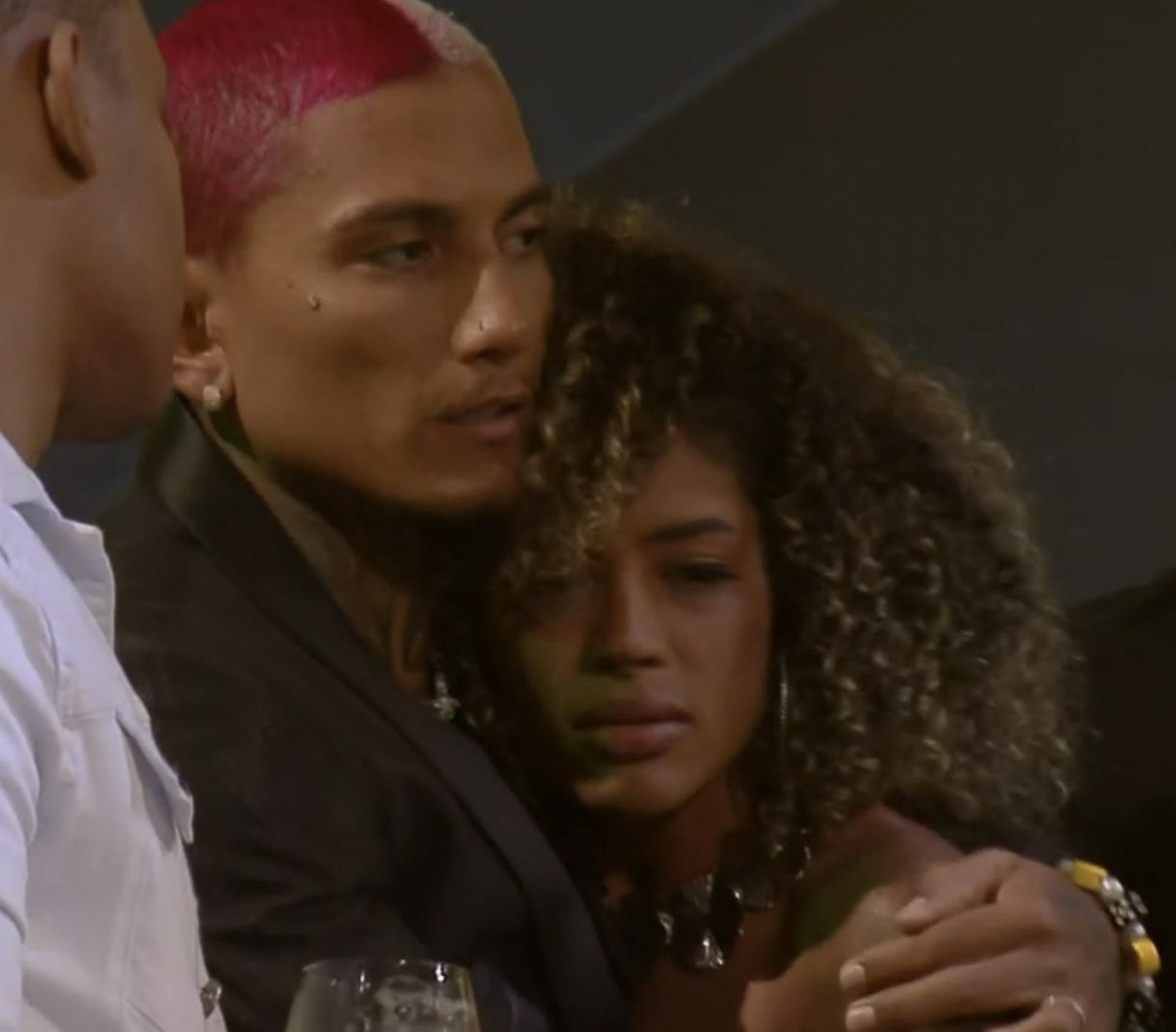 Dynho Alves e Sthe Mattos descobriram na última festa de 'A Fazenda' o término de seus relacionamentos  - Reprodução/Playplus