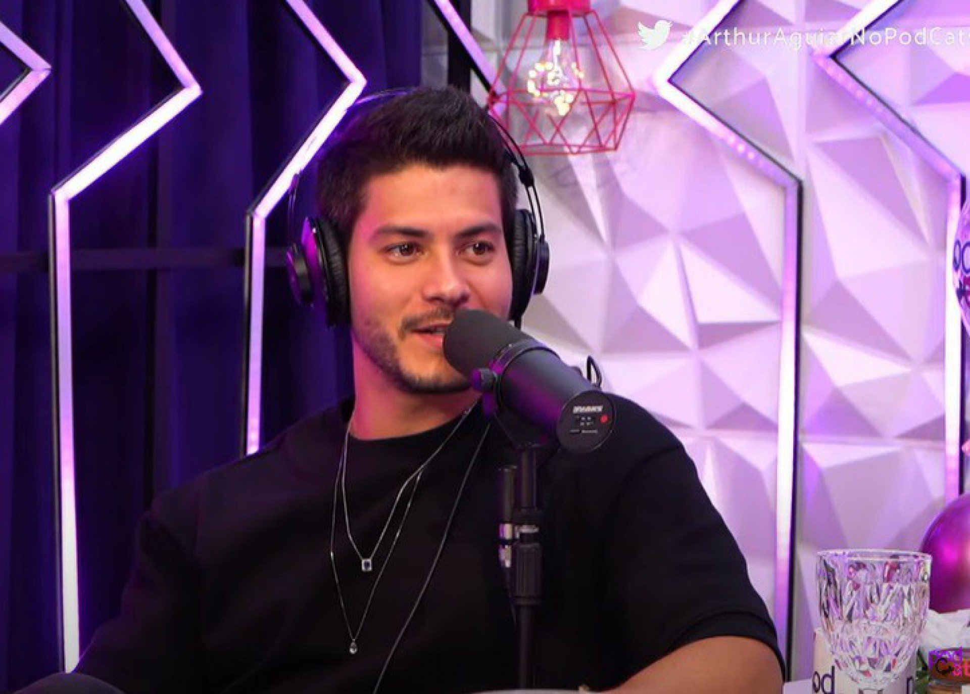 Lucas Guimarães entrevista Arthur Aguiar no 'PodCats' - Reprodução de vídeo