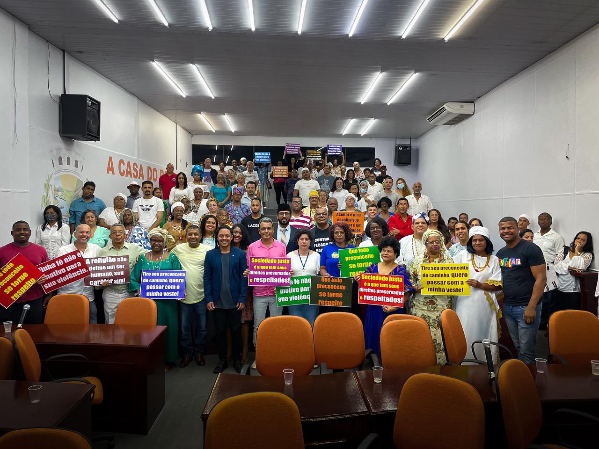 Religiosos de diversas denominações lotaram a Câmara Municipal para debaterem a intolerância e o racismo religioso - Matheus Breda / PMBR