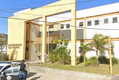 Mulher é detida por injúria racial após chamar PMs de 'macacos' 