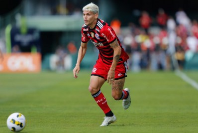 Flamengo encaminha compra de Ayrton Lucas junto ao Spartak