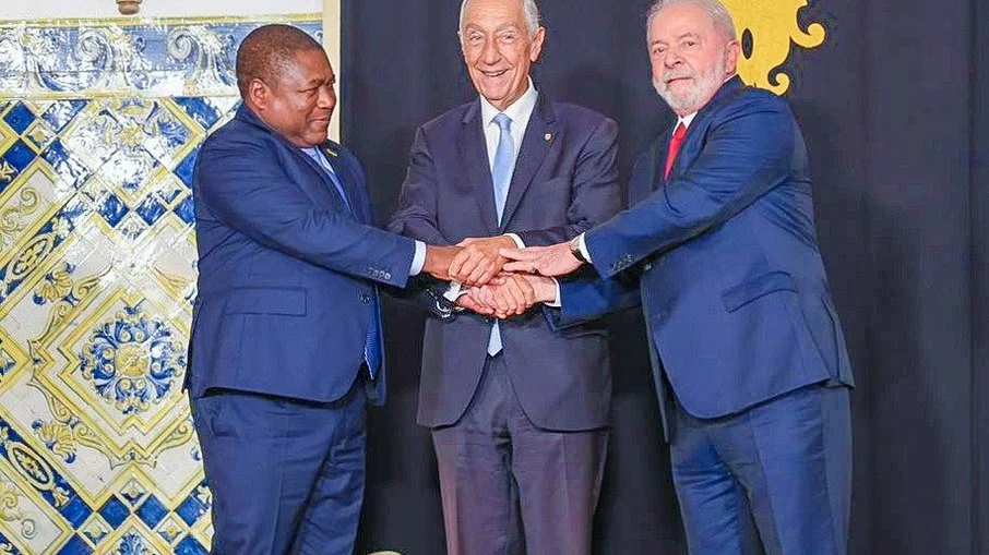 Lula participa de encontro com os presidentes de Portugal e Moçambique em Lisboa