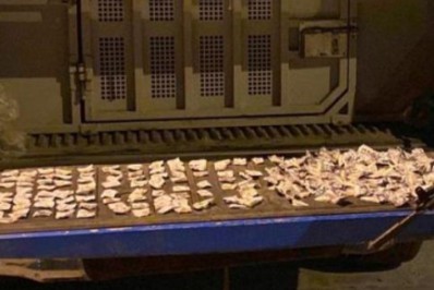 Dupla é presa com drogas em Araruama, nesta quinta (17)