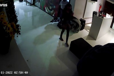 Vídeo: Argentina é detida por insultos raciais a funcionária de hostel