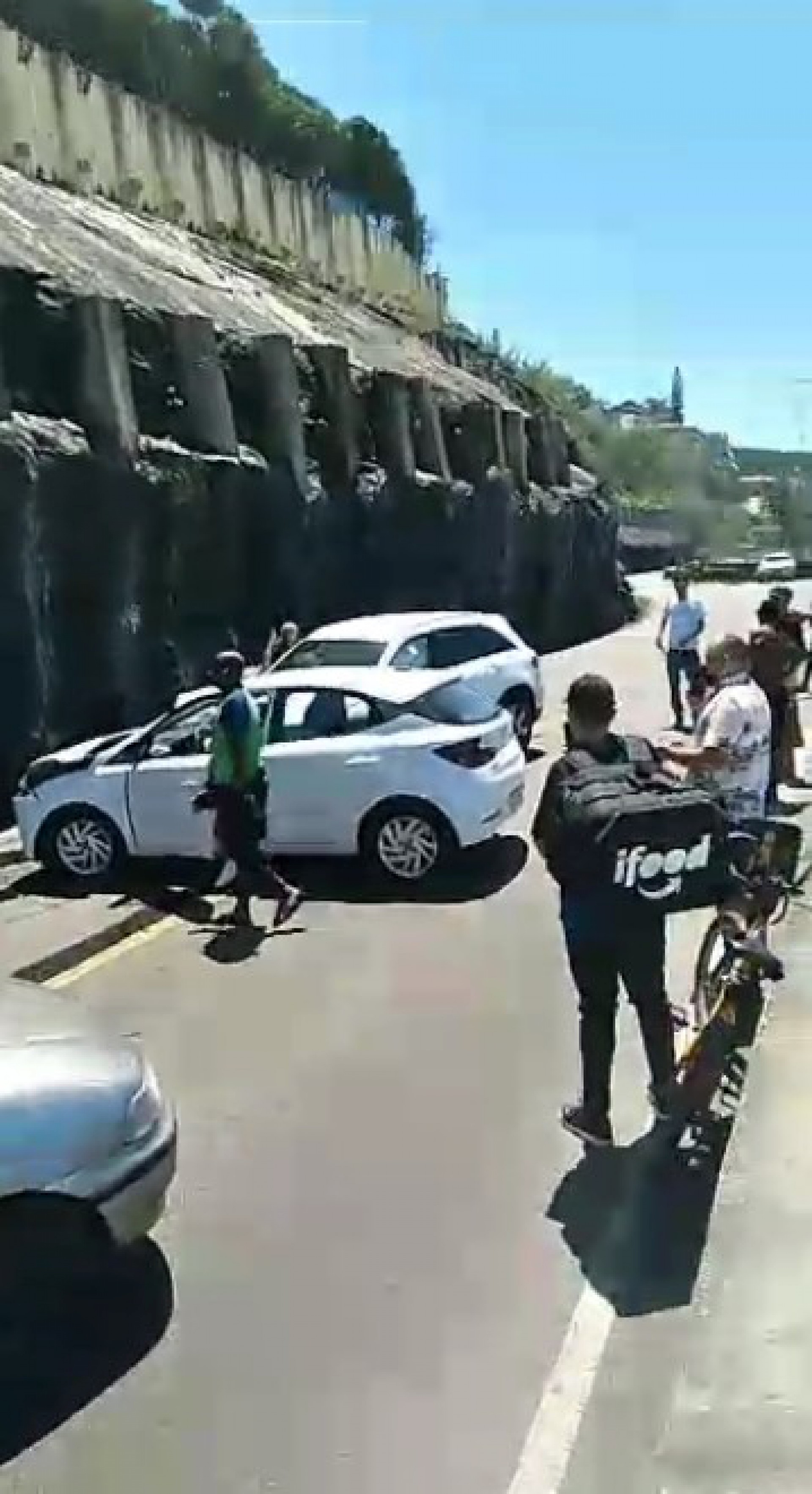 Acidente envolveu tr&ecirc;s carros e uma das motoristas estaria supostamente embriagada