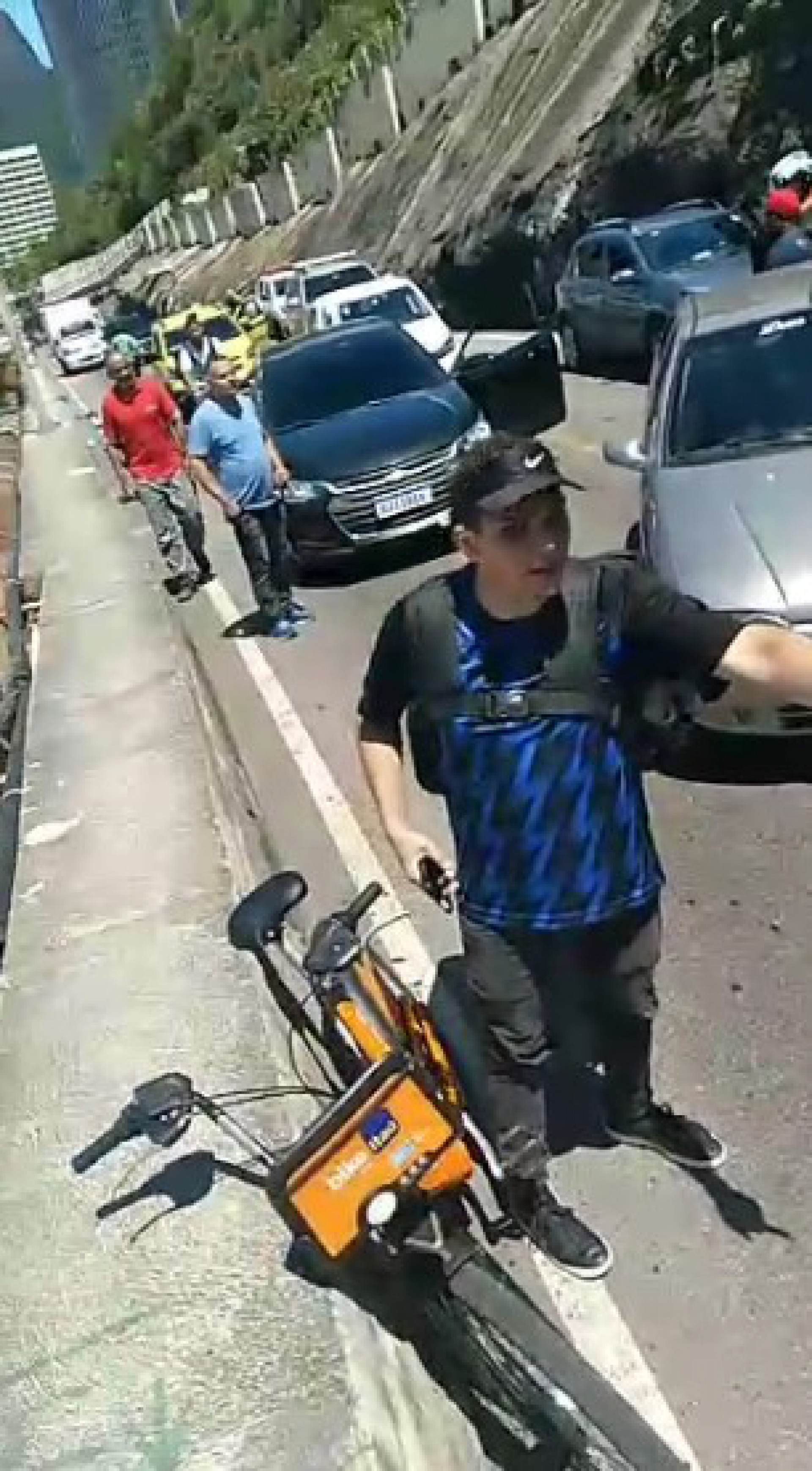 Acidente bloqueou os dois sentidos da via que conecta Zona Sul &agrave; Barra da Tijuca