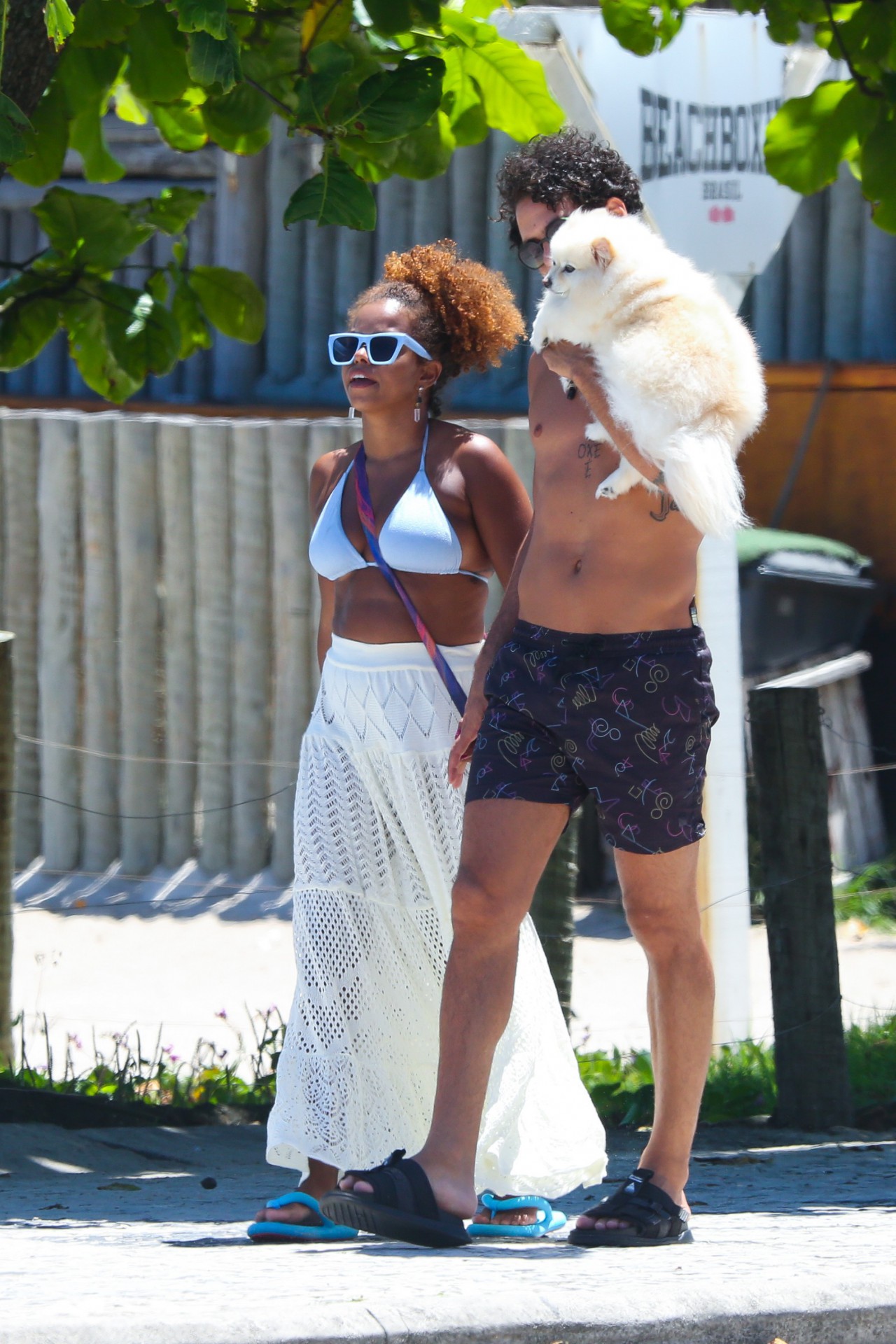 Jeniffer Nascimento curte dia de sol com o marido na praia da Barra da Tijuca - Dilson Silva/AgNews