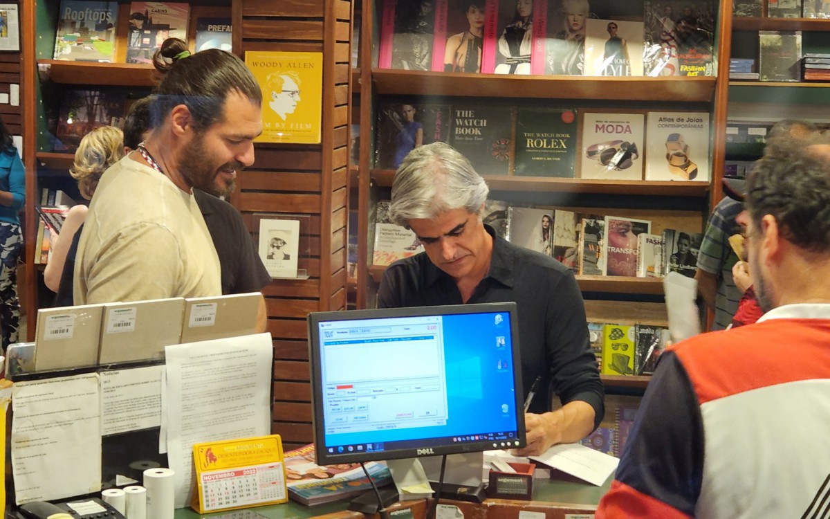 Thiago Lacerda e o autor do livro, Lu&iacute;s Miguel Pereira