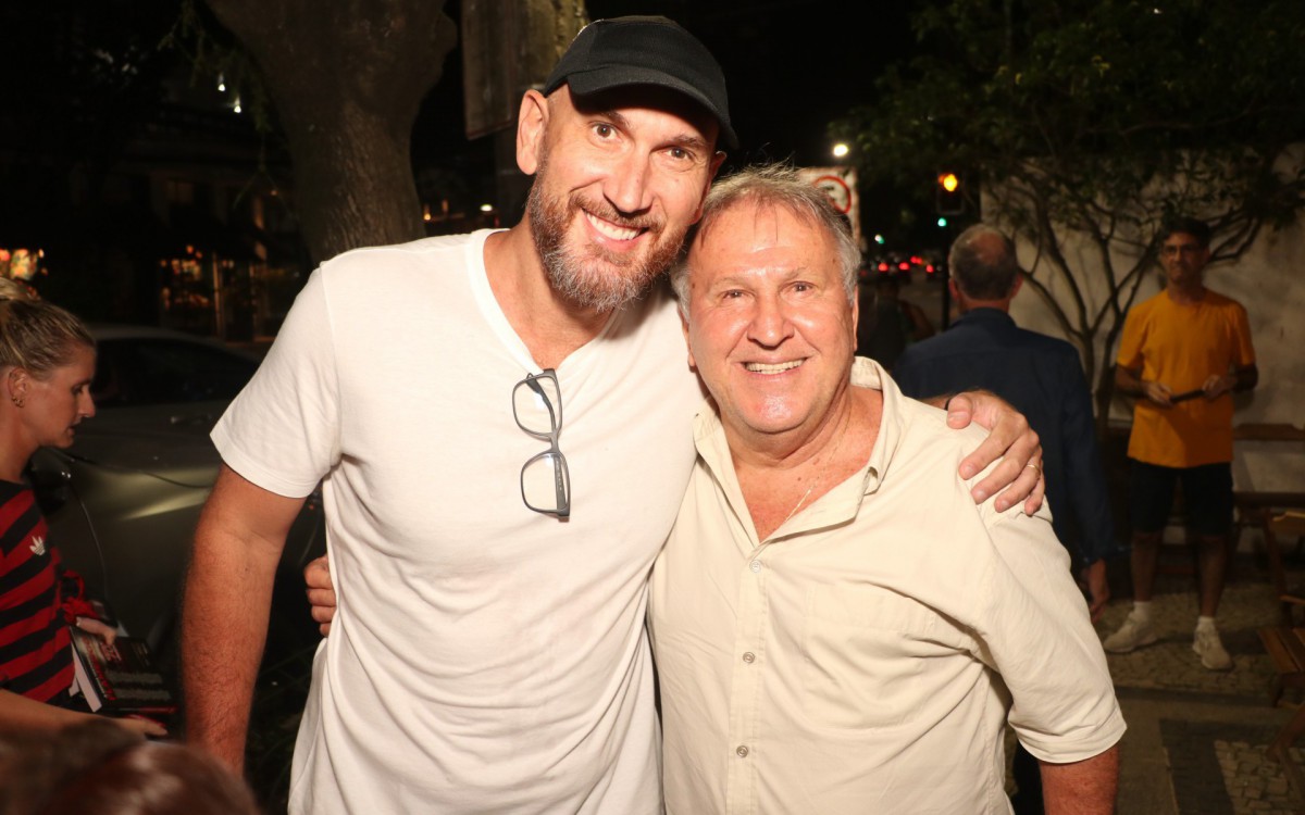 Zico posa com f&atilde;s