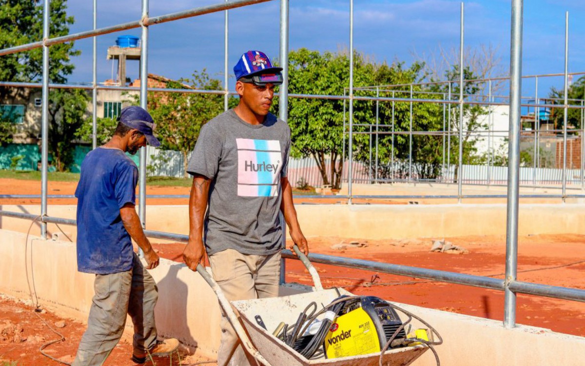 As benfeitorias incluem a constru&ccedil;&atilde;o de um campo de grama sint&eacute;tica, uma quadra de areia, um parc&atilde;o para os frequentadores poderem levar seus animais e uma &aacute;rea de lazer para as crian&ccedil;as